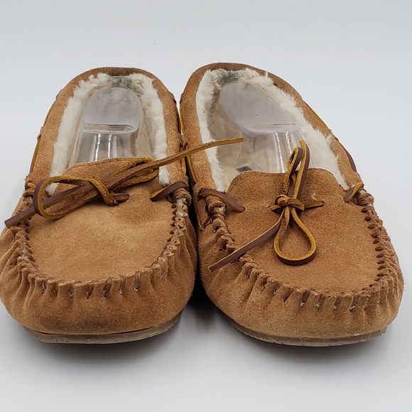 Minnetonka Women's Britt Trapper Slipper - Picture 8 of 15